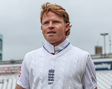 İngiltere 'den Ollie Pope, 22 Mayıs 202' de İngiltere 'nin Trent Bridge, Nottingham' da Zimbabwe 'ye karşı oynadığı Rothesay Deneme Maçı' nda ayrıldı.