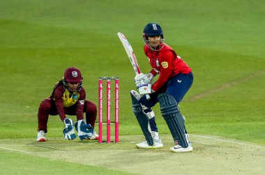 İngiltere 'den Sophia Dunkley 1. Vitality IT20 Serisi sırasında Batı Hint Adalarına Karşı Kadınlar Spitfire Ground, Canterbury, Birleşik Krallık' ta 21 Mayıs 202 'de vuruş yaptı.