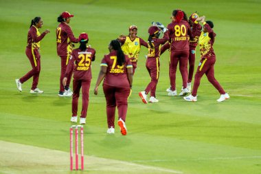 Batı Hint Adaları Kadınları, İngiltere 'den Nat Sciver-Brunt' ı çıkardıktan sonra 1. Vitality IT20 Serisi 'nde İngiltere Kadınlar Batı Hint Adaları' na karşı Spitfire Ground, Canterbury, Birleşik Krallık 'ta 21 Mayıs 202' de kutluyor.