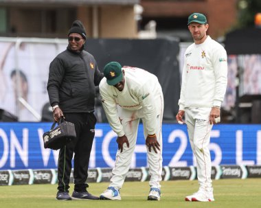 Zimbabwe 'den Richard Ngarava, 22 Mayıs 202' de İngiltere 'nin Trent Bridge, Nottingham' da Zimbabwe 'ye karşı oynadığı 1. Rothesay Test Maçı' nda sahadan ayrılmadan önce sakatlandı.
