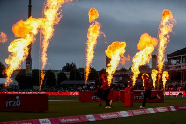 İngiltere 'den Nat Sciver-Brunt 1. Vitality IT20 Serisi' nden önce bayanlar takımı yönetiyor. İngiltere - Batı Hint Adaları Kadına Karşı Spitfire Ground, Canterbury, Birleşik Krallık, 21 Mayıs 202