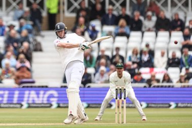 İngiltere 'den Zak Crawley, 22 Mayıs 202' de İngiltere 'nin Trent Bridge, Nottingham' da Zimbabwe 'ye karşı oynadığı Rothesay Test Maçı' nda 4 (4) vuruş yaptı.