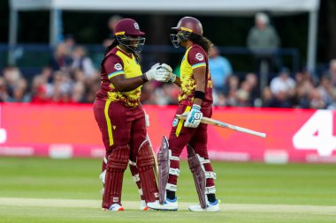 Mandy Mangru, 1. Vitality IT20 Serisi sırasında dört kez topa vuruyor. İngiltere - Batı Hint Adaları Kadına Karşı Spitfire Ground, Canterbury, Birleşik Krallık, 21 Mayıs 2025