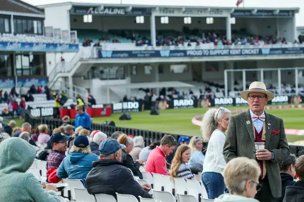 1. Vitality IT20 Serisi öncesinde Spitfire Ground 'a gelen taraftarlar, 21 Mayıs 202' de Spitfire Ground, Canterbury, İngiltere 'deki Batı Hint Kadınları' na karşı İngiliz Kadınlar