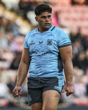 Hull FC 'den Herman Eseese Leigh Leopards' dan Owen Trout, Betfred Süper Lig 12. raundunda Leigh Leopards 'a karşı Hull FC, Leigh Spor Köyü, Leigh, Birleşik Krallık, 22 Mayıs 2025