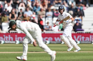 İngiltere 'nin Ollie Pope' u, 22 Mayıs 2025 'te İngiltere' nin Trent Bridge, Nottingham kentinde oynanan 1. Rothesay Test Maçı 'nda 4 puan aldı.