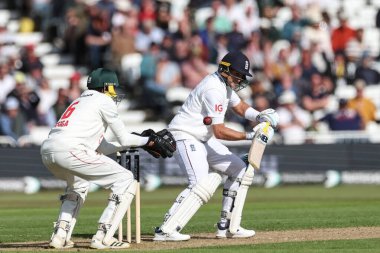 İngiltere 'den Joe Root, 22 Mayıs 2025' te İngiltere 'nin Trent Bridge, Nottingham' da Zimbabwe 'ye karşı oynadığı Rothesay Test Maçı' nda 4 (4) puan aldı.