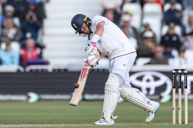 İngiltere 'nin Ollie Pope' u, 22 Mayıs 2025 'te İngiltere' nin Trent Bridge, Nottingham kentinde oynanan 1. Rothesay Test Maçı 'nda 4 puan aldı.