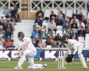İngiltere 'den Zak Crawley, 22 Mayıs 2025' te İngiltere 'nin Trent Bridge, Nottingham' da Zimbabwe 'ye karşı oynadığı Rothesay Test Maçı' nda LBW 'den Sikandar Raza tarafından şutlandı.