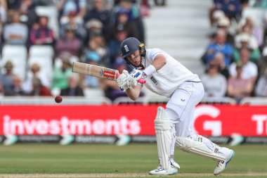 İngiltere Kralı Ollie Pope, İngiltere 'nin 22 Mayıs 2025' te Trent Bridge, Nottingham 'da Zimbabwe' ye karşı oynadığı Rothesay Deneme Maçı 'nda görevdedir.