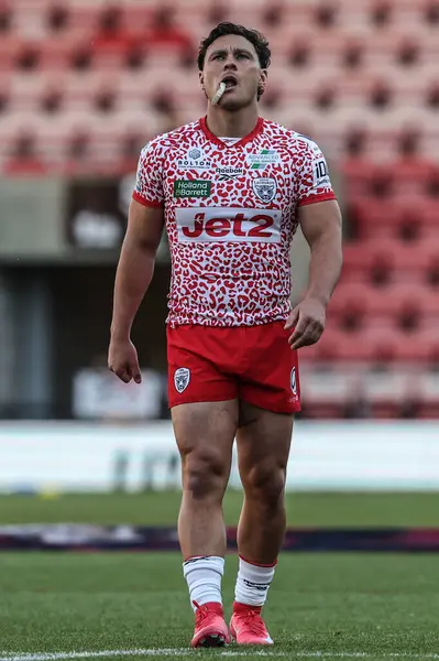 Leigh Leoparları 'ndan Lachlan Lam, maç öncesi ısınma turunda 12. Betfred Süper Lig karşılaşmasında Leigh Leopards' a karşı Hull FC, Leigh Spor Köyü, Leigh, Birleşik Krallık, 22 Mayıs 2025