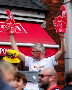 Taraftarlar Premier Lig maçından önce Nottingham Forest Chelsea 'ye karşı City Ground, Nottingham, İngiltere' de 25 Mayıs 2025 'te oynanan maçın keyfini çıkarıyorlar.