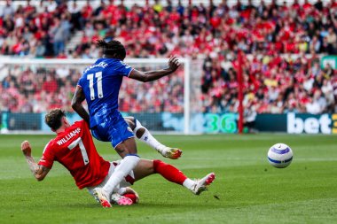 Chelsea 'li Noni Madueke, Nottingham Ormanı' ndan Neco Williams tarafından Premier League maçında yenildi Nottingham Forest Chelsea 'ye karşı City Ground, Nottingham, İngiltere, 25 Mayıs 2025