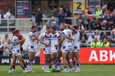 Wakefield Trinity 'den Caius Faatili, 25 Mayıs 2025' te İngiltere 'nin Wakefield kentindeki DIY Kitchens Stadyumu' nda oynanan Betfred Süper Lig karşılaşmasında şansını kutluyor.