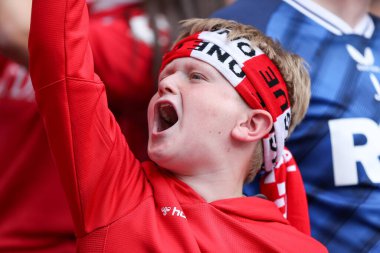 Charlton Athletic taraftarları 25 Mayıs 2025 'te Londra' daki Wembley Stadyumu 'nda Charlton Athletic ile Leyton Orient arasında oynanan final maçı sırasında