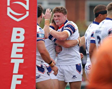 Wakefield Trinity 'den Ellis Lingard, 25 Mayıs 2025' te İngiltere 'nin Wakefield kentindeki DIY Kitchens Stadyumu' nda oynanan Betfred Süper Lig karşılaşmasında şansını kutluyor.