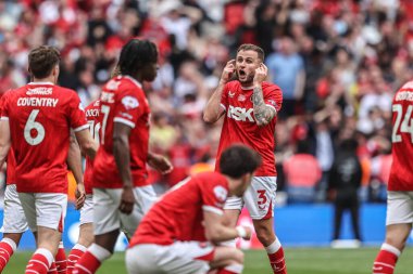 Leyton Orient takımından Jayden Sweeney, 25 Mayıs 2025 'te İngiltere' nin Wembley Stadyumu 'nda oynanan Charlton Atletizm ve Leyton Orient maçında 1-0 öne geçme golünü kutluyor.