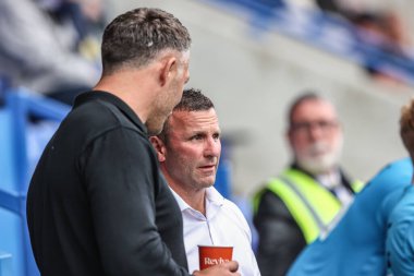 Sam Burgess Warrington Wolves 'un baş antrenörü ve Willie Peters Hull KR' ın baş antrenörü, 12. Betfred Süper Lig karşılaşmasında Warrington Wolves, Hull KR 'a karşı Halliwell Jones Stadyumu, Warrington, İngiltere