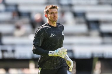 Newcastle United takımından Nick Pope, 25 Mayıs 2025 'te İngiltere' nin Newcastle şehrinde oynanan Premier League karşılaşmasında Everton 'a karşı oynadığı maç öncesi ısınma maçında...