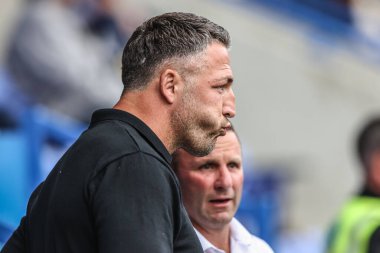 Warrington Wolves 'un koçu Sam Burgess ve Hull KR' ın baş antrenörü Willie Peters, 23 Mayıs 2025 'te Halliwell Jones Stadyumu' nda oynanan 12.