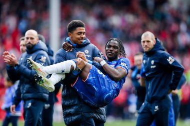Chelsea Premier Lig maçının ardından Nottingham Forest Chelsea 'ye karşı 25 Mayıs 2025' te İngiltere 'nin Nottingham şehrinde oynanan City Ground maçında kazandığı galibiyet sonrasında Şampiyonlar Ligi' ndeki yerlerini kutluyor.