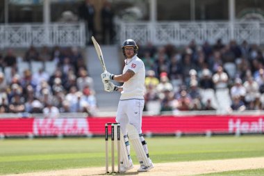 İngiltere kaptanı Ben Stokes, Zimbabwe 'li Ben Curran' ı İngiltere 'nin Trent Bridge, Nottingham, İngiltere' de 23 Mayıs 2025 'te oynadığı Rothesay Test Maçı 2.