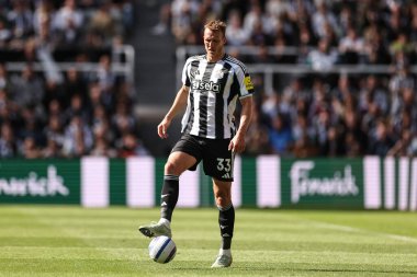 Newcastle United 'dan Dan Burn Premier League maçı sırasında Newcastle United Everton' a karşı St. James 's Park, Newcastle, İngiltere, 25 Mayıs 2025