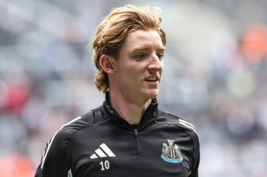 Newcastle United takımından Anthony Gordon, 25 Mayıs 2025 'te İngiltere' nin Newcastle şehrinde oynanan Premier League karşılaşmasında Everton 'a karşı oynadığı maç öncesi ısınma maçında...