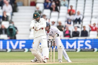 Zimbabwe 'den Sikandar Raza, 24 Mayıs 2025' te İngiltere 'nin Trent Bridge, Nottingham' da Zimbabwe 'ye karşı oynadığı Rothesay Test Maçı' nda şut atıyor.