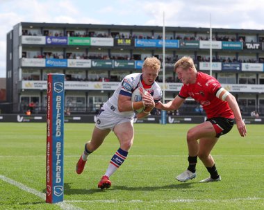 Wakefield Trinity 'den Lachlan Walmsley, 25 Mayıs 2025' te Birleşik Krallık 'ın Wakefield Stadyumu' nda oynanan Betfred Süper Lig karşılaşmasında ilk denemeyi yaptı.