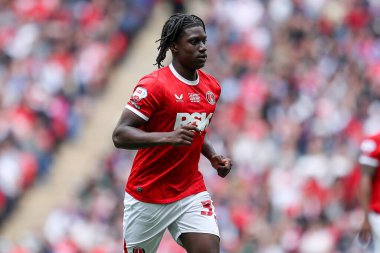 Charlton Athletic takımından Micah Mbick 25 Mayıs 2025 'te Wembley Stadyumu' nda Charlton Athletic ile Leyton Orient arasında oynanan final maçında