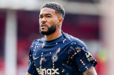 Chelsea 'li Reece James Premier League maçından önce Nottingham Forest Chelsea' ye karşı City Ground, Nottingham, İngiltere 'de 25 Mayıs 2025' te ısınıyor.