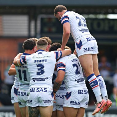 Wakefield Trinity 'den Ellis Lingard, 25 Mayıs 2025' te İngiltere 'nin Wakefield kentindeki DIY Kitchens Stadyumu' nda oynanan Betfred Süper Lig karşılaşmasında şansını kutluyor.