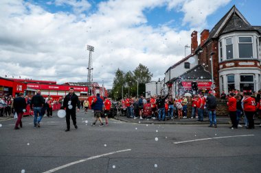 Taraftarlar Premier Lig maçından önce Nottingham Forest Chelsea 'ye karşı City Ground, Nottingham, İngiltere' de 25 Mayıs 2025 'te oynanan maçın keyfini çıkarıyorlar.