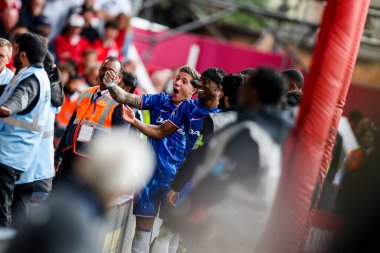 Chelsea 'den Levi Colwill, Premier League maçında Nottingham Forest Chelsea' ye karşı oynadığı City Ground, Nottingham, İngiltere 'de 25 Mayıs 2025' te oynanan maçta takım arkadaşlarıyla birlikte 0-1 'lik galibiyet golünü kutluyor.