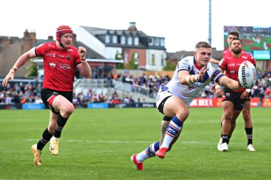 Wakefield Trinity 'den Cameron Scott, 25 Mayıs 2025' te Wakefield Süper Lig karşılaşmasında Wakefield Üçlemesi 'nin Salford Red Devils' e karşı DIY Kitchens Stadyumu, Wakefield, Birleşik Krallık 'ta oynadığı maçta topu aldı.