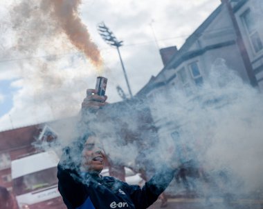 Taraftarlar Premier Lig maçından önce Nottingham Forest Chelsea 'ye karşı City Ground, Nottingham, İngiltere' de 25 Mayıs 2025 'te oynanan maçın keyfini çıkarıyorlar.