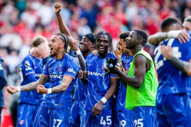 Chelsea Premier Lig maçının ardından Nottingham Forest Chelsea 'ye karşı 25 Mayıs 2025' te İngiltere 'nin Nottingham şehrinde oynanan City Ground maçında kazandığı galibiyet sonrasında Şampiyonlar Ligi' ndeki yerlerini kutluyor.