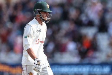 Zimbabwe 'den Brian Bennett, 23 Mayıs 2025' te İngiltere 'nin Trent Bridge, Nottingham' da Zimbabwe 'ye karşı oynadığı Rothesay Test Maçı' nda görevden alındıktan sonra oyun alanından ayrıldı.