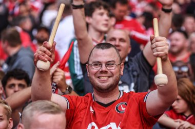 Charlton taraftarları, 25 Mayıs 2025 'te Wembley Stadyumu' nda oynanan Charlton Atletizm ve Leyton Orient final maçında play-off finalini kazandılar.