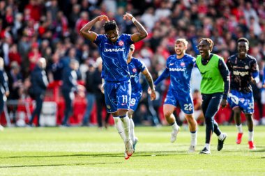 Chelsea Premier Lig maçının ardından Nottingham Forest Chelsea 'ye karşı 25 Mayıs 2025' te İngiltere 'nin Nottingham şehrinde oynanan City Ground maçında kazandığı galibiyet sonrasında Şampiyonlar Ligi' ndeki yerlerini kutluyor.