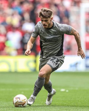 Leyton Orient takımından Charlie Kelman 25 Mayıs 2025 'te Wembley Stadyumu' nda Charlton Athletic ile Leyton Orient arasında oynanan final maçında elendi.