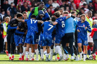 Chelsea Premier Lig maçının ardından Nottingham Forest Chelsea 'ye karşı 25 Mayıs 2025' te İngiltere 'nin Nottingham şehrinde oynanan City Ground maçında kazandığı galibiyet sonrasında Şampiyonlar Ligi' ndeki yerlerini kutluyor.