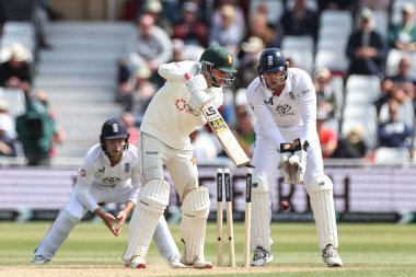 Zimbabwe 'den Sean Williams, İngiltere' den Shoaib Bashir tarafından 23 Mayıs 2025 'te Trent Bridge, Nottingham' da oynanan Rothesay Test Maçı 2.