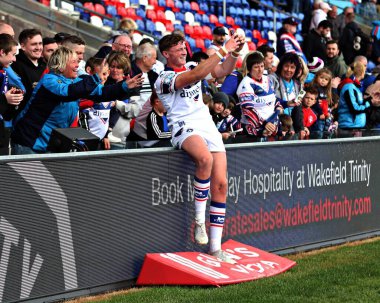 Wakefield Trinity 'den Ellis Lingard, Betfred Süper Lig maçı sonrasında Wakefield Trinity, DIY Kitchens Stadyumu' nda Salford Red Devils 'e karşı, 25 Mayıs 2025