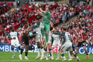 Sunderland 'dan Anthony Patterson, 24 Mayıs 2025' te İngiltere 'nin Wembley Stadyumu' nda Sheffield United ile Sunderland arasındaki final maçında topu üstlendi.