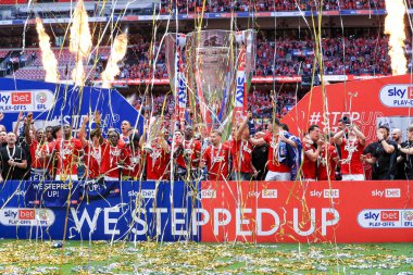 Charlton Athletic, 25 Mayıs 2025 'te Wembley Stadyumu' nda oynanan ve Charlton Athletic 'in Leyton Orient' e karşı oynadığı final maçı sonrasında Lig 1 play-off kupasını kaldırdı.