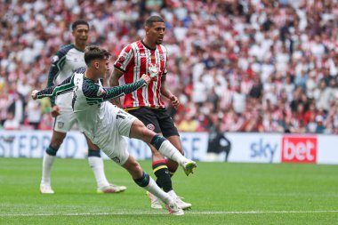 Sunderland 'dan Chris Rigg, 24 Mayıs 2025' te İngiltere 'nin Wembley Stadyumu' nda Sheffield United ile Sunderland arasındaki final maçında atış yaptı.