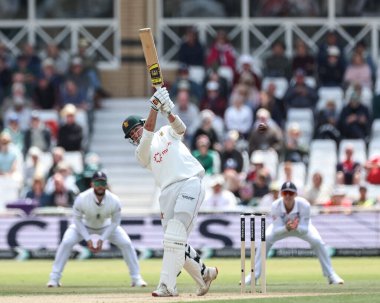 Zimbabwe 'den Brian Bennett, 23 Mayıs 2025' te İngiltere 'nin Trent Bridge, Nottingham' da Zimbabwe 'ye karşı oynadığı Rothesay Test Maçı' nda iki koşu yaptı.