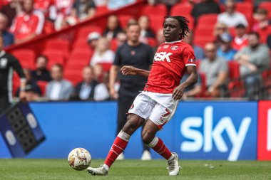 Charlton Athletic takımından Tyreece Campbell, 25 Mayıs 2025 'te İngiltere' nin Wembley Stadyumu 'nda oynanan Charlton Atletizm ve Leyton Orient maçında topu geçti.